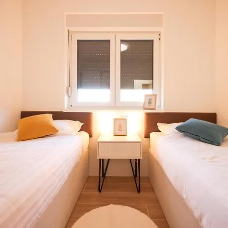 Апартаменты Golden Sunset Luxury *